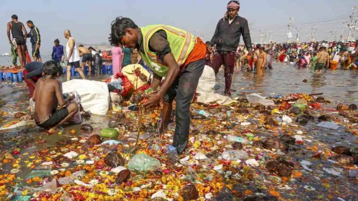 Controversy Erupts Over Water Quality at Sangam During Kumbh