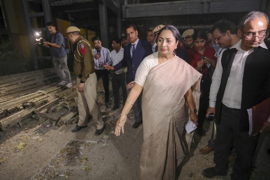 Critique of AAP Government's Health Infrastructure Management