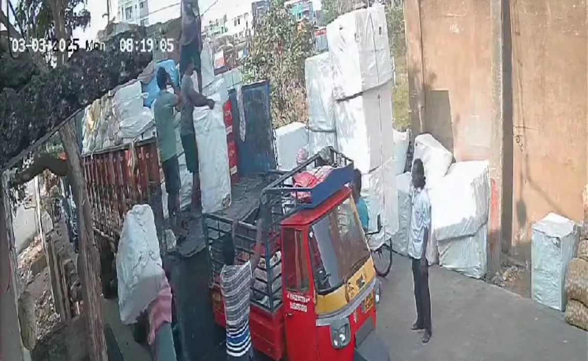 Kakinada Explosion Injures Porters Handling Hidden Explosives